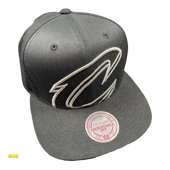 Black Cleveland Cavaliers Mitchell Ness Snap Back - Picture 1 of 7
